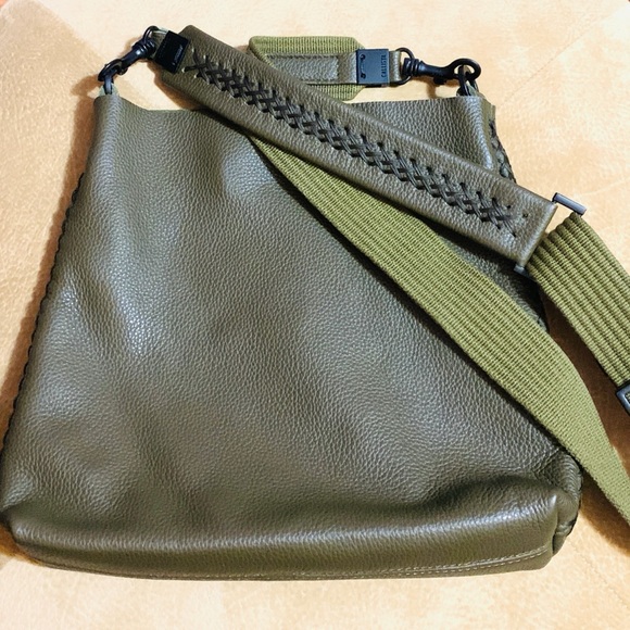 $490 Callista Crafts Iconic Slim Grained Leather Messenger / Crossbody Bag - Picture 2 of 16